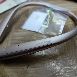 LG Earbud Headphones - Gold